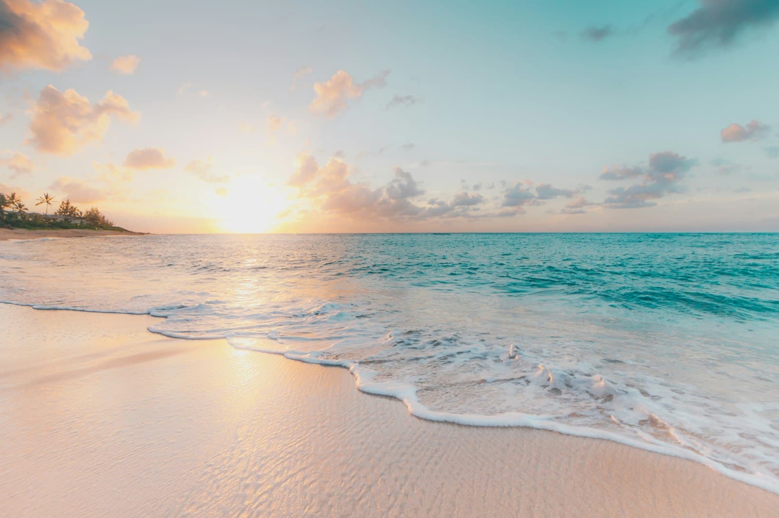 Tropical beach and turquoise water in Sri Lanka